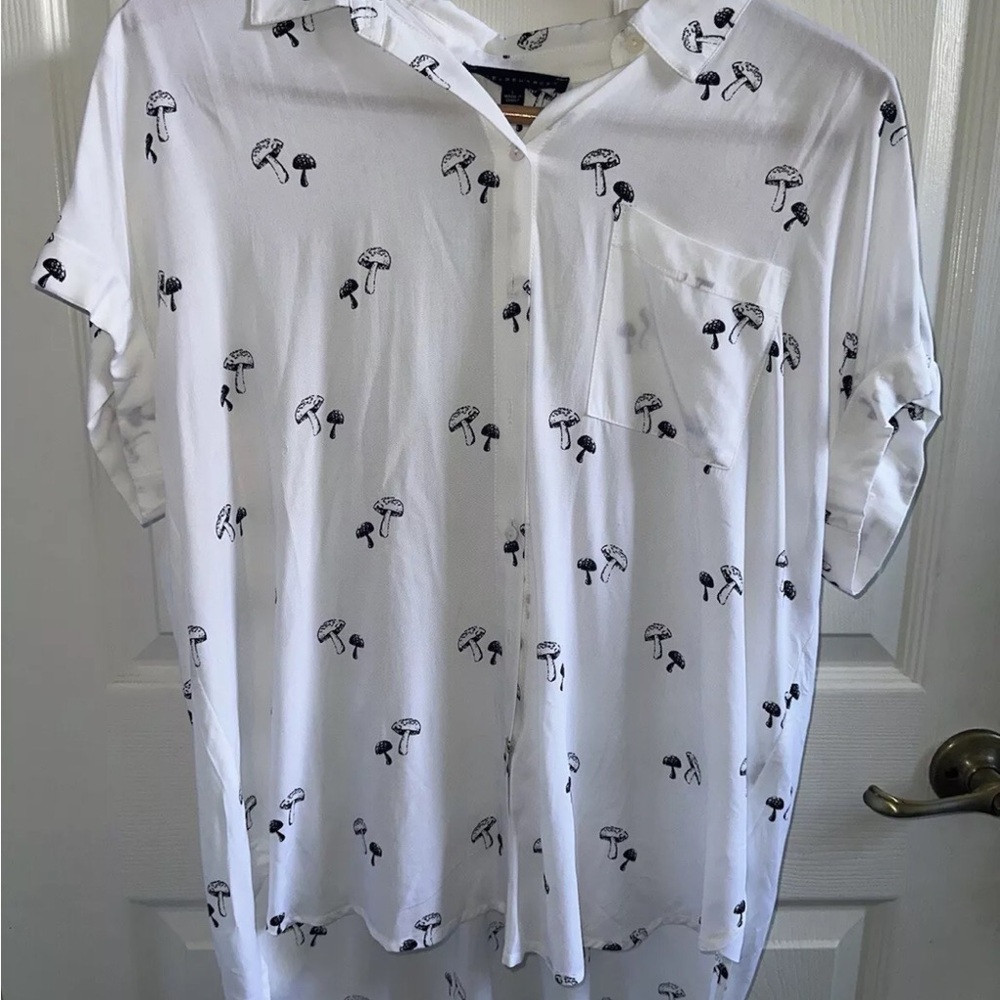 Casual White Short-Sleeve Button-Down Shirt with Black Mushroom Print